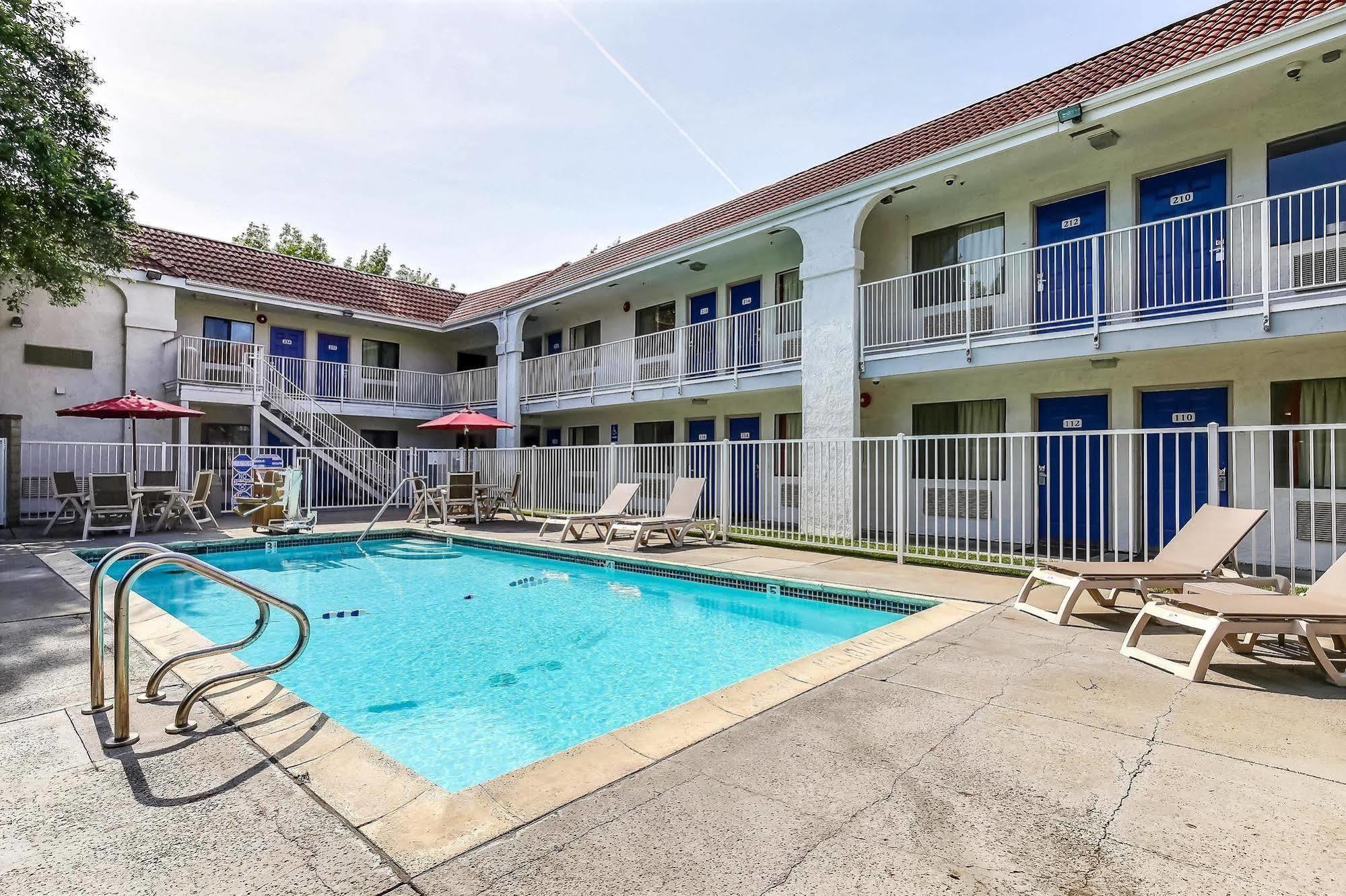 Motel 6-Pinole, Ca Bagian luar foto